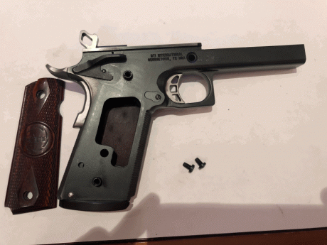 Un compañero vende STI TARGET MASTER 6” 

No hay mucho que aportar de esta pistola que no se haya dicho 11