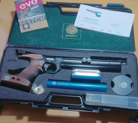 Vendo Pistola Steyr EVO 10, dos bombonas de aire, roja y azul, maletin y herramientas de origen, 4 contrapesos 02