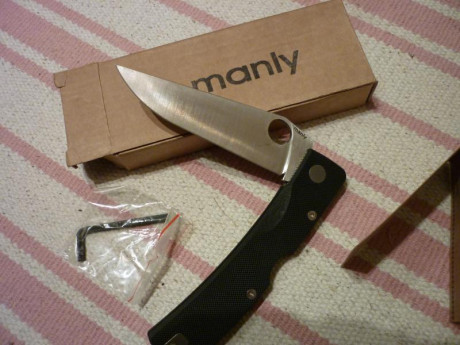 Manly Peak en acero D2, un solo uso para pelar una naranja, en su embalaje original, garantía y herramienta.
Las 01
