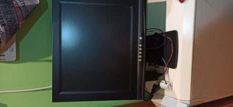 Se vende cámara y monitor CCTV para visualizar el disparo. Se entrega con cable de 15m aprox. Precio 150€. 02