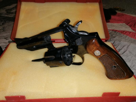 38 especial llama perfecto estado vendo por cambio de arma, rebaja a 80 euros regalo dos fundas y caja 00