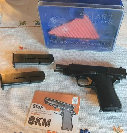Se vende Star BKM impecable, con dos cargadores y caja original, guiada en F, se puede ver y probar en 00