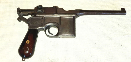 Se vende Mauser C-96, calibre 7,63, con funda-culatín.
Ipecable funcionamiento.
Guiada en F.
Incluye estuche 61