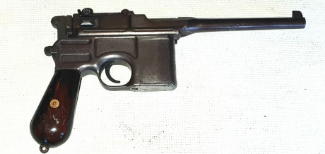 Se vende Mauser C-96, calibre 7,63, con funda-culatín.
Ipecable funcionamiento.
Guiada en F.
Incluye estuche 60