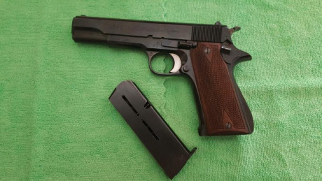 Buenas.
Se vende una "joyita patria", es una Pistola STAR mod. A en 9 mm Largo con el emblema 01