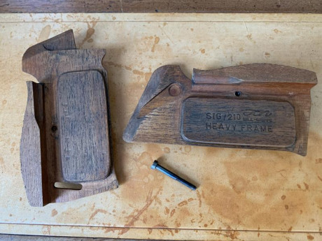 Se venden estas cachas KNill con apoyo para el pulgar en muy buen estado con su tornillo correspondiente, 00