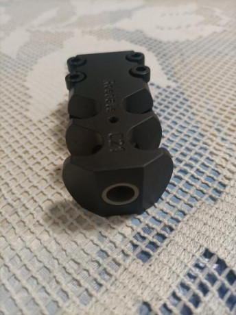 Se vende freno de boca marca roedale pera cañones de 22mm de grosor.precio 120€ 01