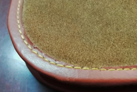 VENDO cartera de piel, becerro vuelto, cierre con cremallera, interior mullido de lana, medidas 20 x 40 02