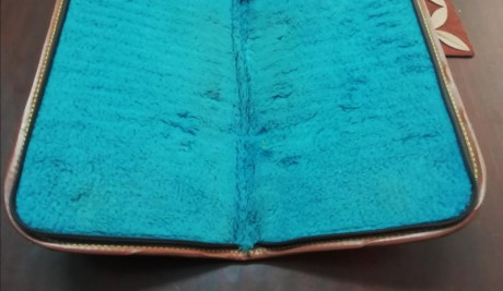 VENDO cartera de piel, becerro vuelto, cierre con cremallera, interior mullido de lana, medidas 20 x 40 00