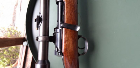 Se vende mannlincher schonauer en calibre 275 Rigby. El rifle esta perfecto de todo.
El rifle tiene montado 11