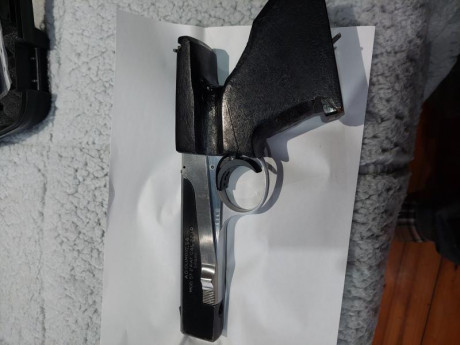 Un compañero de club vende por dejar el tiro por enfermedad pistola olimpic cal.22.(335€).Esta pistola 50
