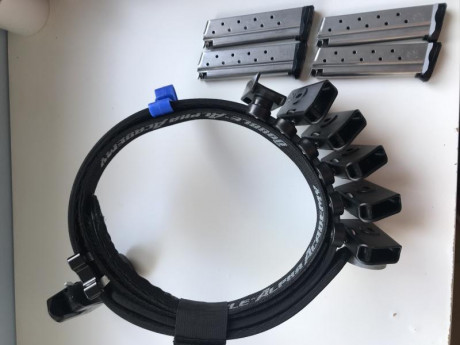 Se venden accesorios para división clasic de ipsc,cinturón talla 34 da, porta cargadores da,funda+inserción 02