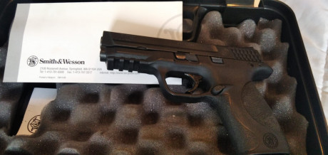 Hola un amigo vende esta pistola Smith Wesson MP9, , mi amigo no la ha usado y el anterior propietario 12