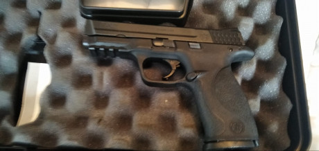 Hola un amigo vende esta pistola Smith Wesson MP9, , mi amigo no la ha usado y el anterior propietario 22
