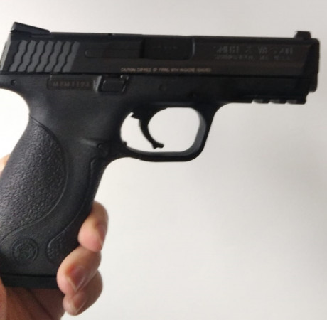 Hola un amigo vende esta pistola Smith Wesson MP9, , mi amigo no la ha usado y el anterior propietario 21