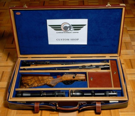 Hola quisiera que me aconsejarais sobre estos dos rifles en calibre 30-06 para los jabalises, cual seria 70