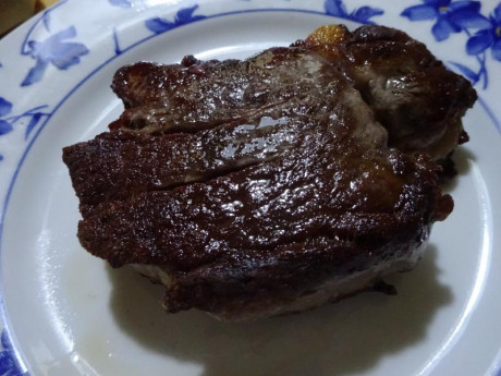 Hoy para comer acelgas hervidas y chuletón de vaca gallega vieja con seis semanas de maduración en cámara 151