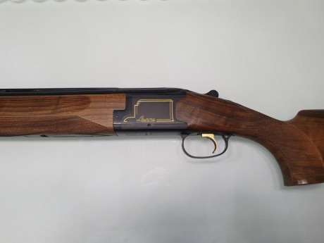 Se vende escopeta Laurona TRAP cal 12 con choques **, *** y **** estrellas. Está como nueva, muy pocos 02