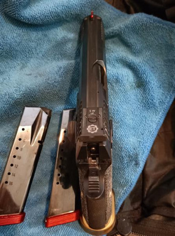 Vendo la segunda arma de mi mujer, tiene un año y unos 4000 disparos. Tal como esta en la foto para standard:kit 12