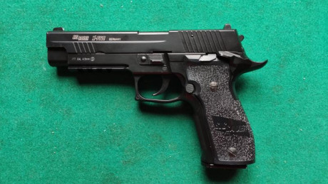 Por poco uso vendo Sig Sauer X-five P226 4,5 mm BBS C02 se encuentra en perfecto estado es muy precisa 00