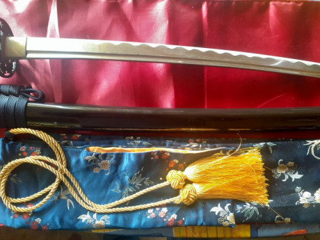 Por remodelación de mi colección de armas japonesas saco a la venta esta preciosa katana en acero damasquinado, 12