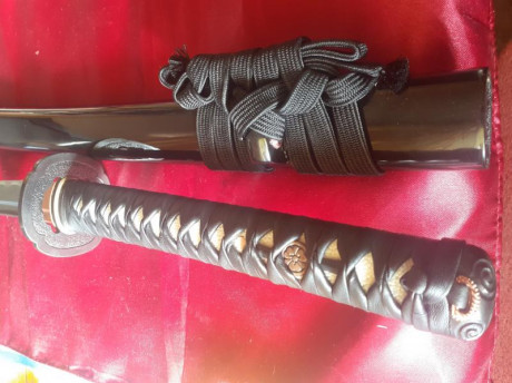 Por remodelación de mi colección de armas japonesas saco a la venta esta preciosa katana en acero damasquinado, 01
