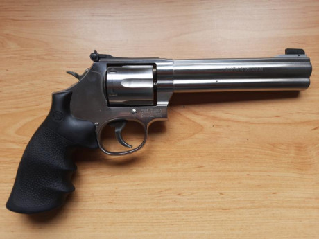   ¡VENDIDO!   

  Vendo revólver Smith & Wesson 686-6'' +P calibres .38 SPL/357 MG.  

Fue comprado 01