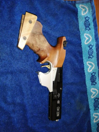 Hola se pone en venta la pistola de un buen amigo, una Morini CM22M en perfecto estado de revista, lleva 01