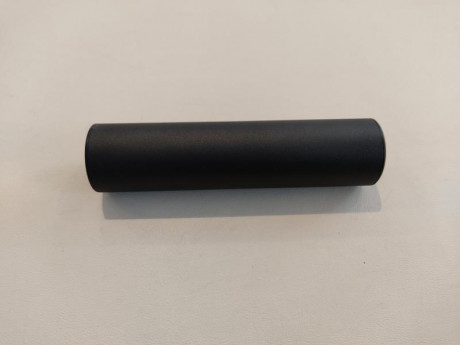 Hola a todos, pongo en venta los siguientes artículos por falta de uso: 
- Adaptador moderador para carabina 11