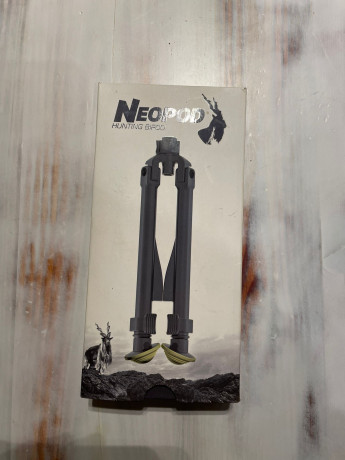 Se vende bipode neopod,  el bipode pasa por nuevo. Uno de los más ligeros del mercado.
Se vende con todas 50