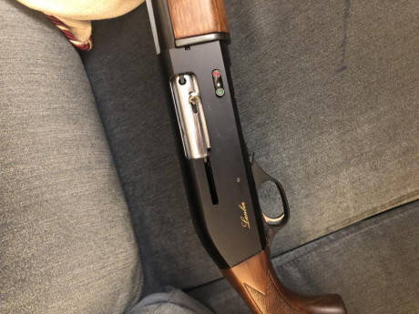 Un familiar vende esta escopeta prácticamente nueva, puedo asegurar que ha salido solo a 3 sueltas de 00