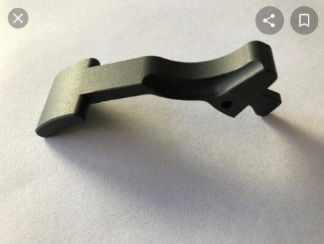 Carabina semiautomática .22 en perfecto estado de funcionamiento y de madera y metal.
Tiene instalado 10