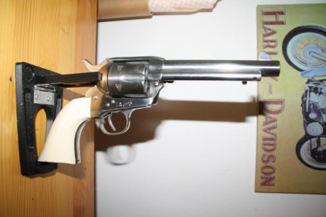 Vendo Cattelman Uberti 1873 del 44-40 en INOX, replica del famoso revolver Colt Cattelman del 1873. Cañón 02