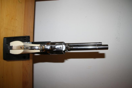 Vendo Cattelman Uberti 1873 del 44-40 en INOX, replica del famoso revolver Colt Cattelman del 1873. Cañón 00