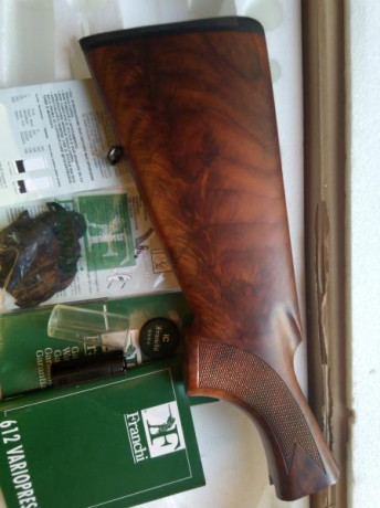 Buenos días a todos,
Vendo una culata de nogal europeo a estrenar para una Franchi 612 Variopress.Supongo 02