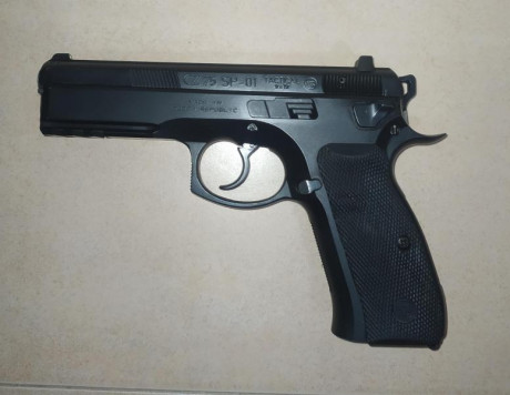 Pistola en perfectas condiciones, como se puede comprovar por las fotos. se vende con los siguientes extras:

MARTILLO 00