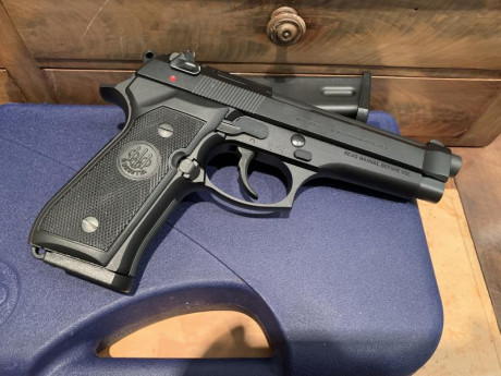 Buenas ,,,busco  Beretta 92 FS  guiada en  A o B . Que este en buenas  condiciones.

Esta es para un  10