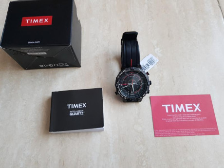 Reloj TIMEX T2N720. Brujula. Temperatura y estado de la mareas. 
Practicamente sin uso. Con manual y caja. 02