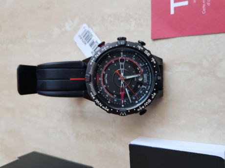 Reloj TIMEX T2N720. Brujula. Temperatura y estado de la mareas. 
Practicamente sin uso. Con manual y caja. 01