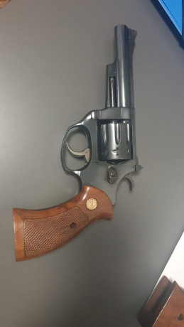 Se encuentra en Málaga Capital. 



 Revolver Astra Cadix 4" .22 LR   En 1958, con motivo de su 50 02