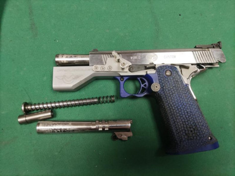 Esta perfecta, es modelo Pelicano, tiene pocos disparos lo mismo cañon del 40 como el de 9 mm agrupan 02