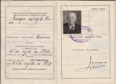  EN RECUERDO Y HOMENAJE A LOS QUE YA NO ESTÁN. 

Si pones en  GOOGLE    PASAPORTES EN LA MEMORIA   da 172
