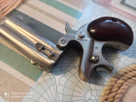 Vendo derringer cal 22lr, original e inscrita en libro de colecciónista y réplicas.
Funda y estuche original.
1100€ 01