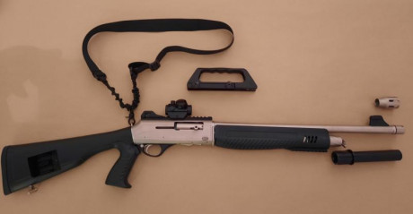 Vendo escopeta HATSAN Marine, calibre 12, con cañón de 50 cms y todos los accesorios que se ven en la 00