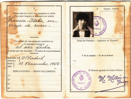  EN RECUERDO Y HOMENAJE A LOS QUE YA NO ESTÁN. 

Si pones en  GOOGLE    PASAPORTES EN LA MEMORIA   da 140