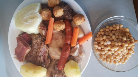 Hoy para comer acelgas hervidas y chuletón de vaca gallega vieja con seis semanas de maduración en cámara 10