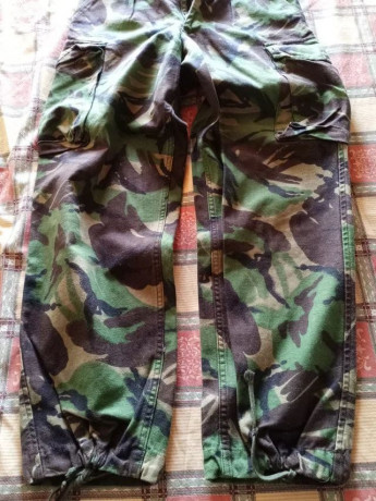 Vendo pantalones militares del ejercito, el precio incluye el envió, si alguien quiere los dos pantalones 02