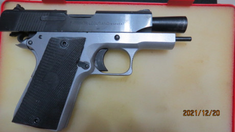  VENDIDA RETIRAR ANUNCIO   Se vende Pistola LLAMA Rebajada  Minimax 45" Bicolor,Compacta copia de 02