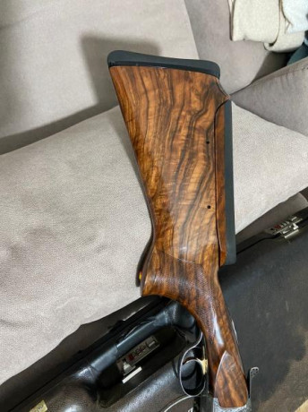 Buenas,un amigo me pide que ponga a la venta esta Perazzi sco corona de oro del tiro al plato que esta 00