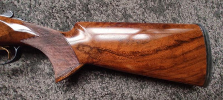 Practicante a estreno por lo que todo está en un perfecto estado. Calibre 12/70. Cañón de 71 cm. Maderas 22